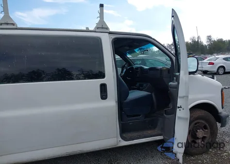 2000 Chevrolet Express z USA, uszkodzony, nr VIN 1GCHG35R6Y1218506